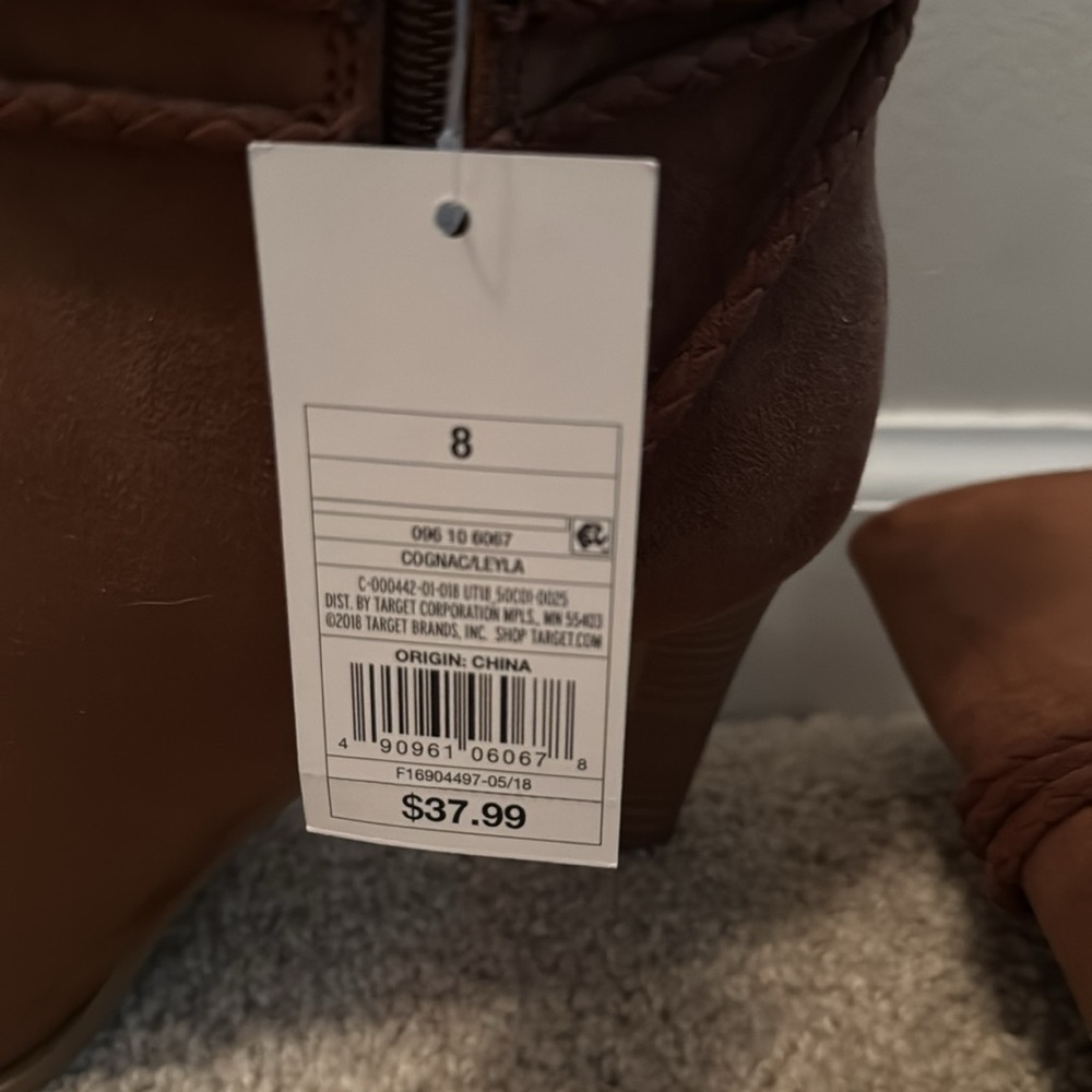 Universal Thread Booties - Picture 3 of 4